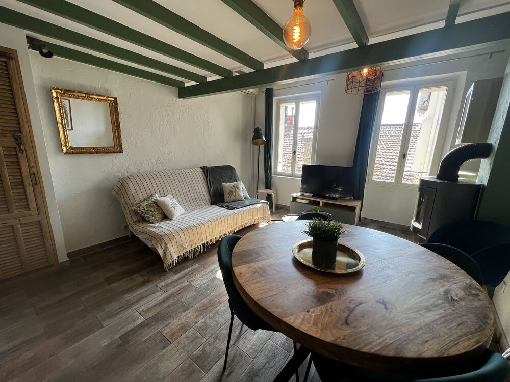 Salon Casa Suquet avec poêle à bois