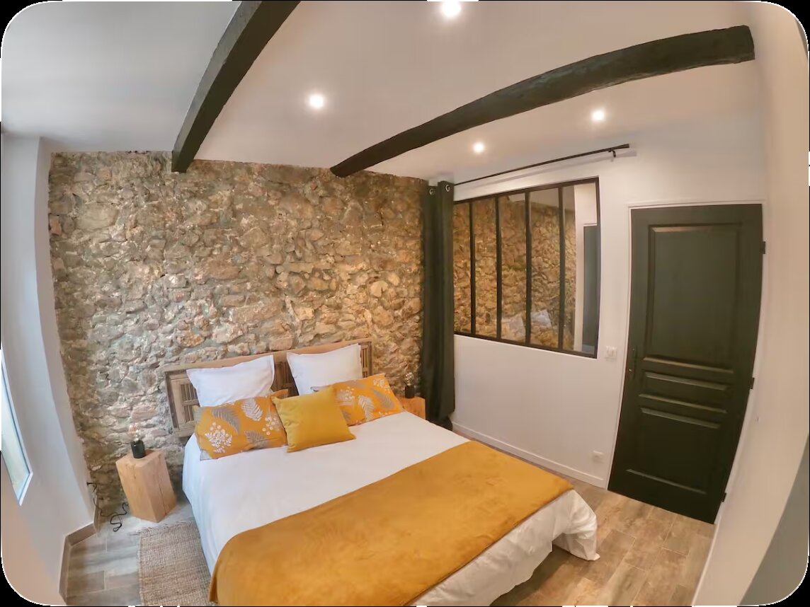 Chambre Casa Suquet, mur en pierre